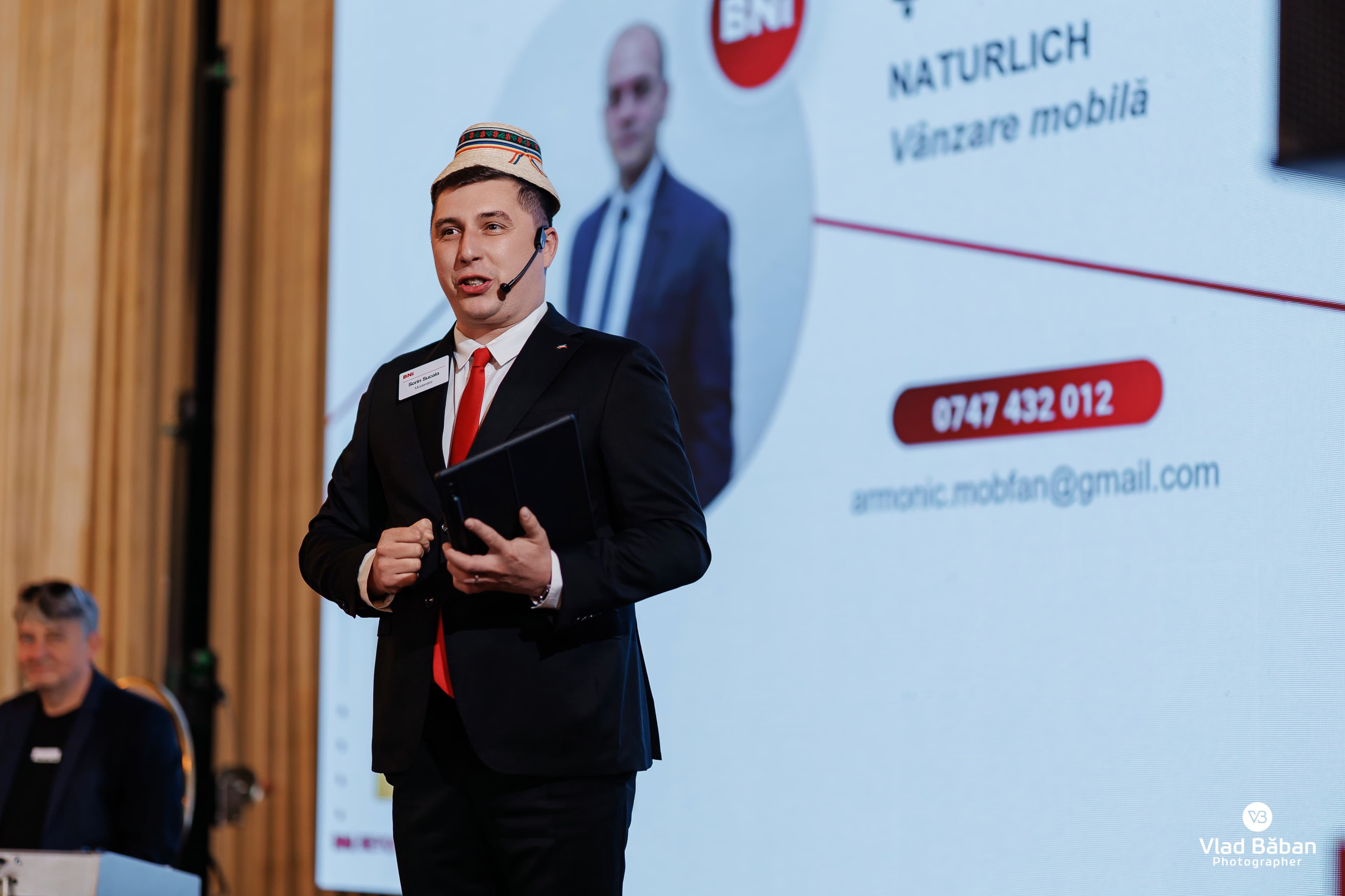 Speaker pe scenă la Gala BNI Maxima 2025